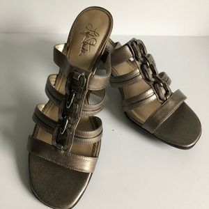 Life Stride Strappy Pewter sandals size 9.5 NIB